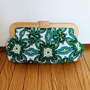 Fabric clutch w/ wooden handle & magnetic closure